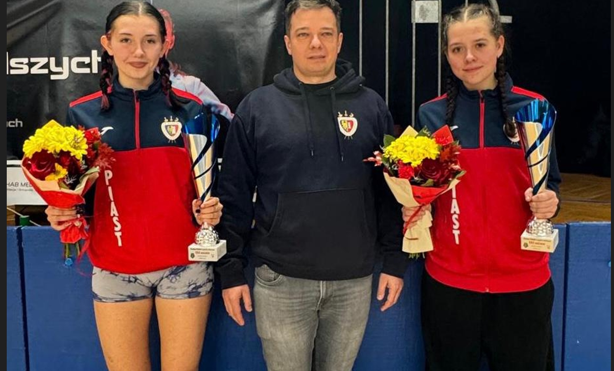 Hanna i Maria Szczurowskie z trenerem