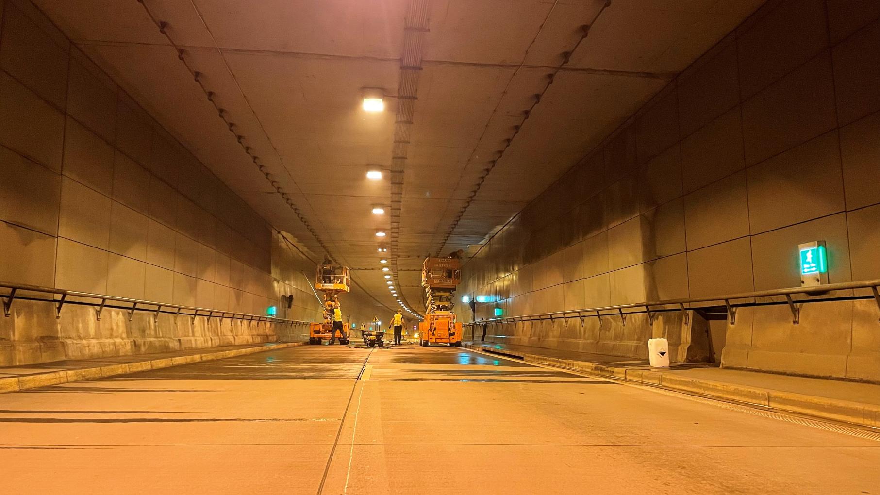 Prace serwisowe w tunelu Drogowej Trasy Średnicowej dzień wcześniej