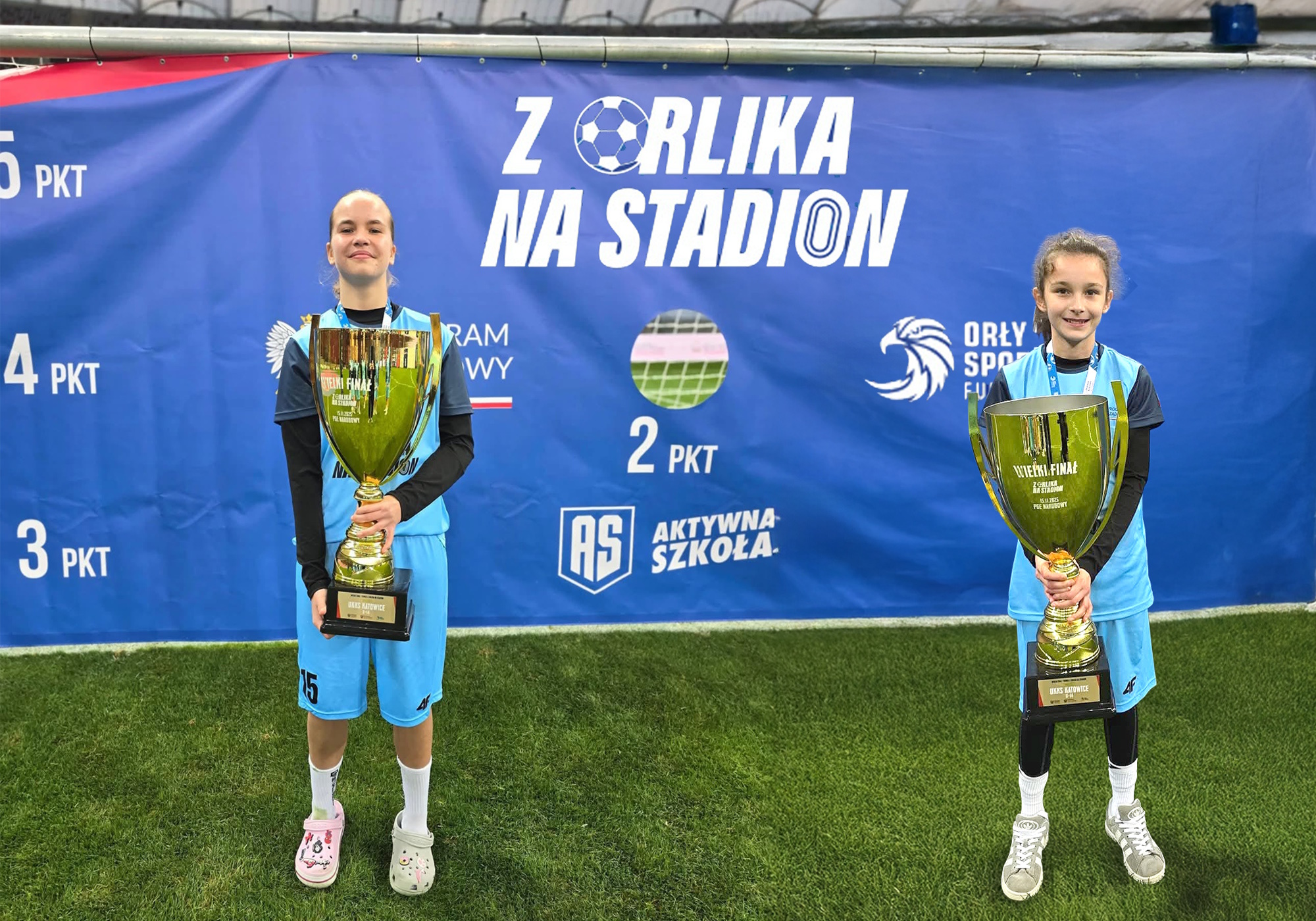 Gliwiczanki trzymające puchar