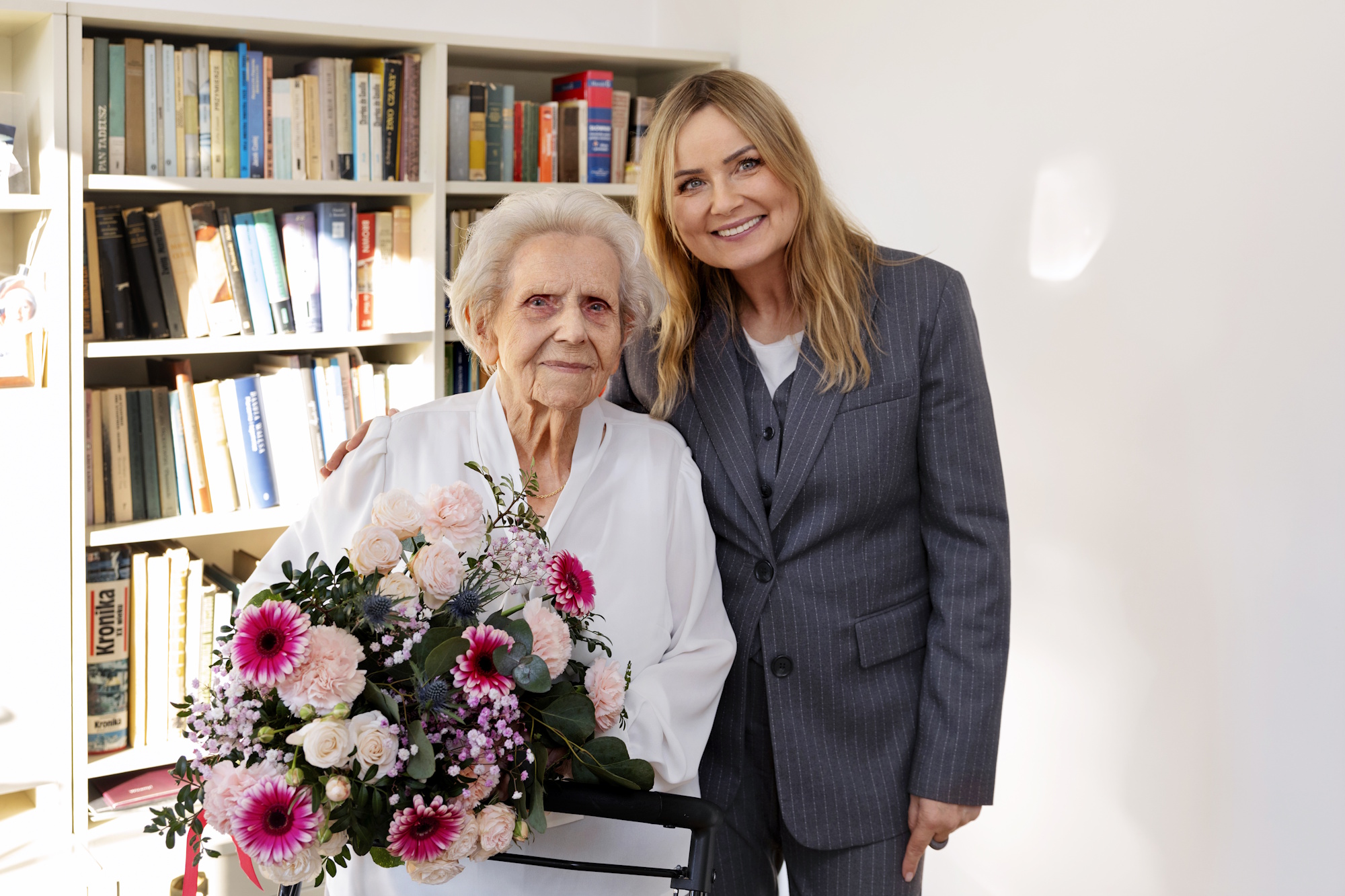 Sto świeczek na torcie. Dużo zdrowia, pani Ireno! 