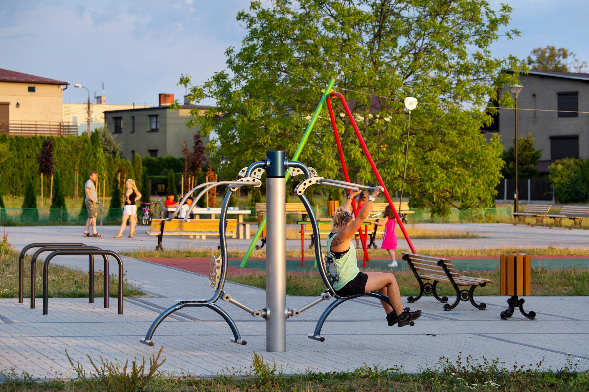 Dwa place zabaw zyskają żagle zacieniające