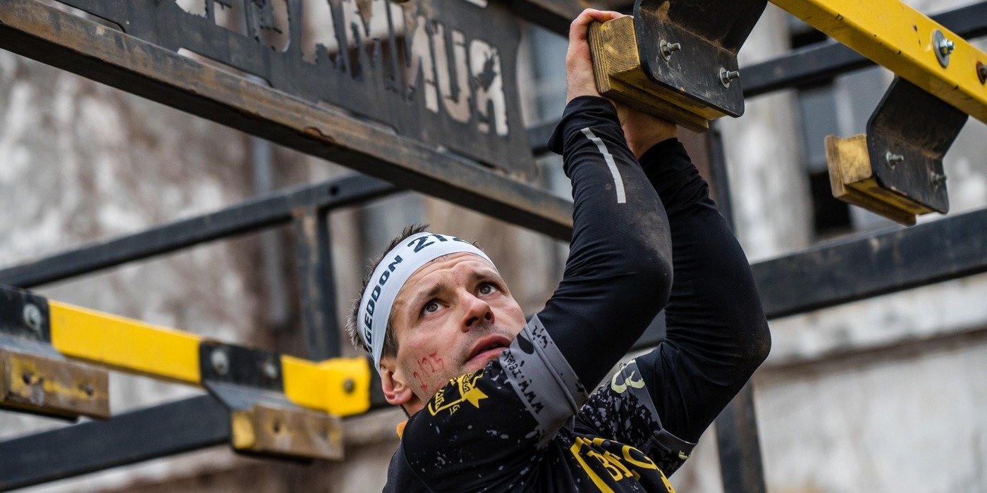 Zawodnik pokonujący Runmageddon