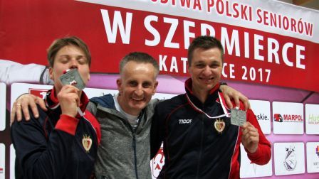 Dwie srebrne szpady