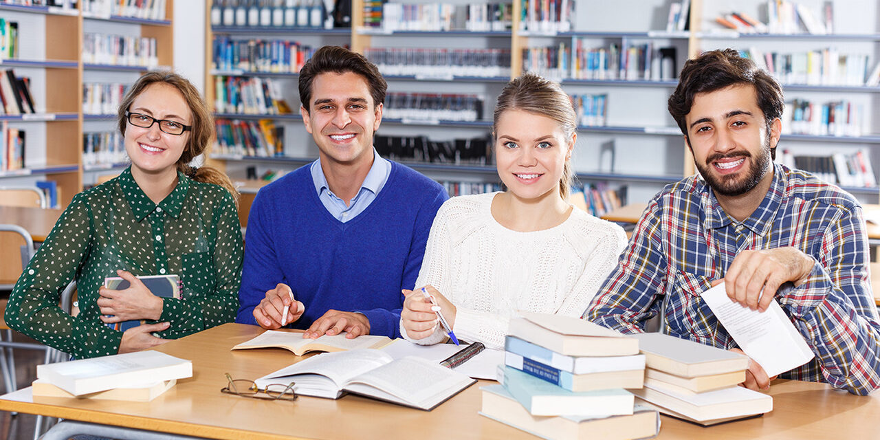Biblioteka pomaga Ukrainie / Бібліотека допомагає Україні