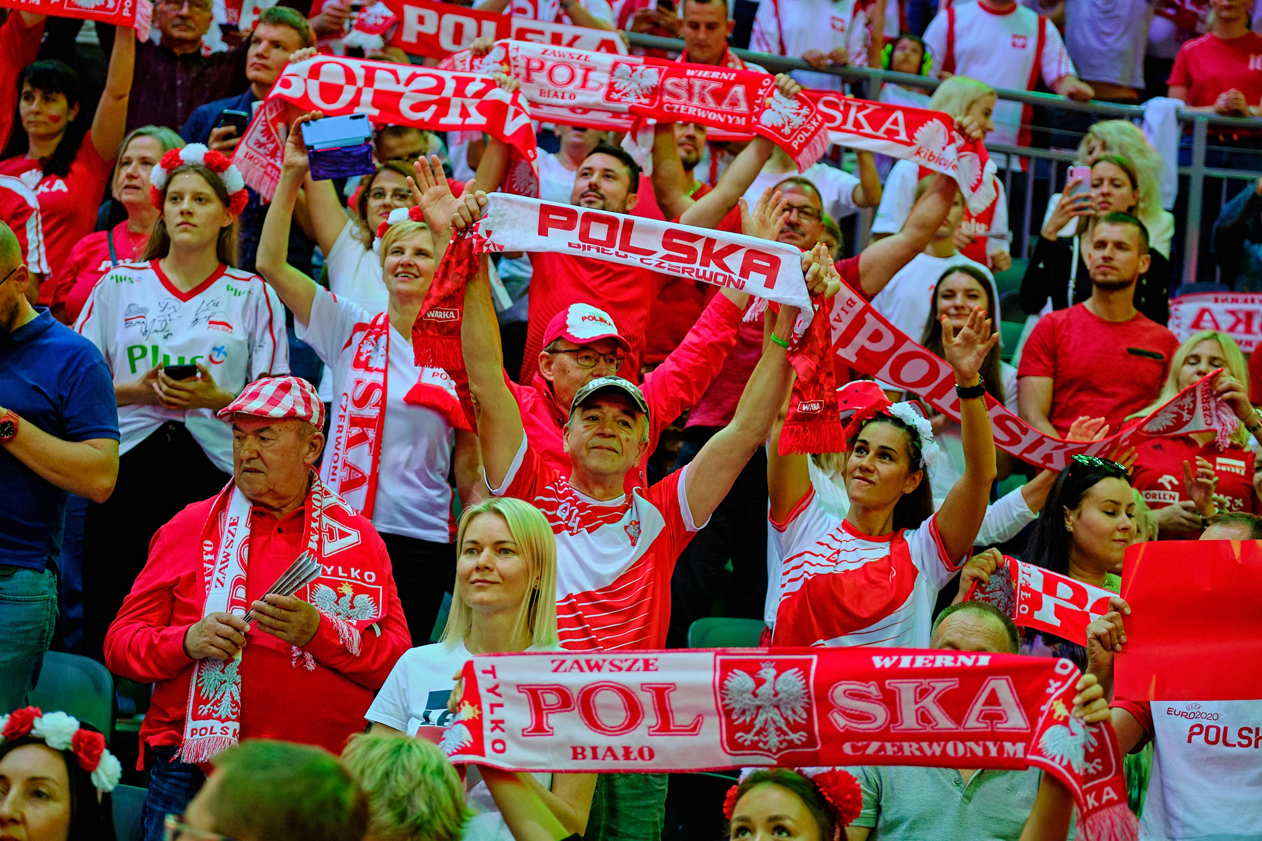 Kibice dopingujący naszych z trybun